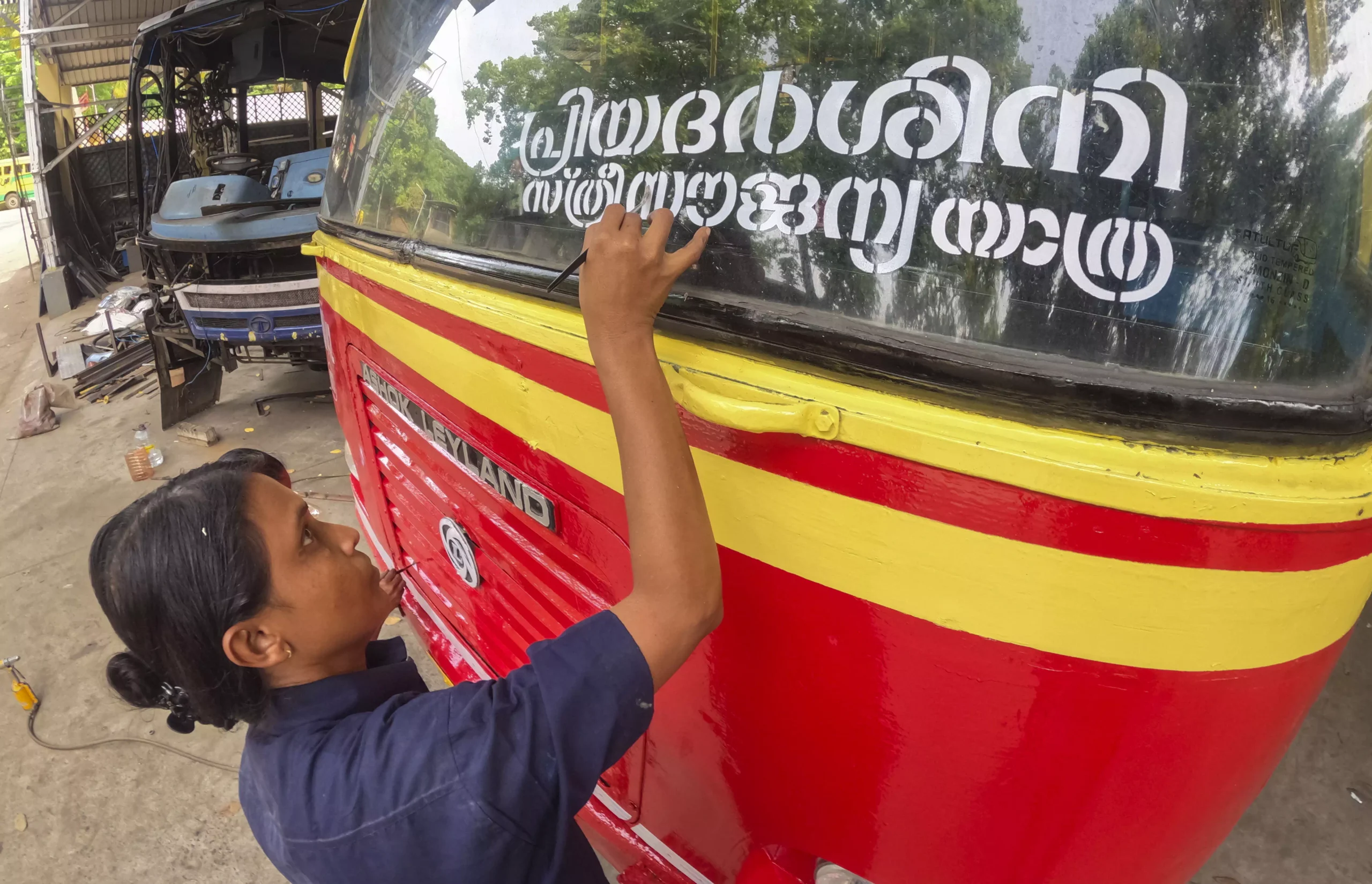 Priyadarshini Scheme: സ്വകാര്യ ബസ് മേഖലയ്ക്ക് ആശ്വാസമാകുമോ? വിദഗ്ധ സമിതി റിപ്പോർട്ട് നാളെ 3 Priyadarshini Scheme Private Bus Sector