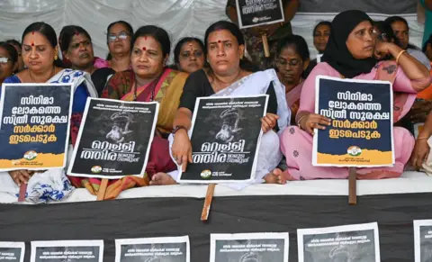 Hema Committee Report Conspiracy RTI: ഹേമാ കമ്മിറ്റി റിപ്പോർട്ട് തടയാൻ വൻ ഗൂഢാലോചന; മുൻ വിവരാവകാശ കമ്മീഷണറുടെ പുസ്തകത്തിൽ ഞെട്ടിക്കുന്ന തുറന്നുപറച്ചിൽ | സെപ്റ്റംബർ 26, 2026 - Channel Today News 4 Hema Committee Report Conspiracy RTI