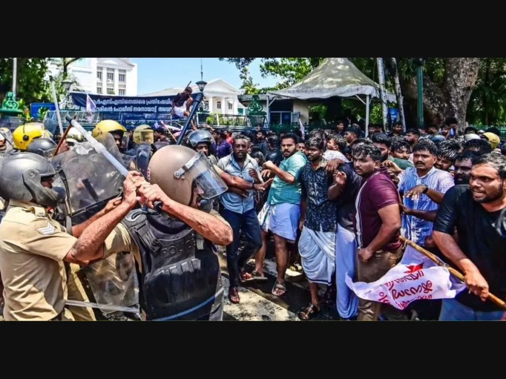 Kerala Police SFI DYFI Protest