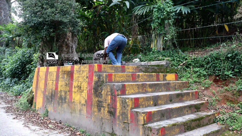 Anayirankal Elephant Temple : Devotee praying at wayside elephant temple on Poopara Munnar road